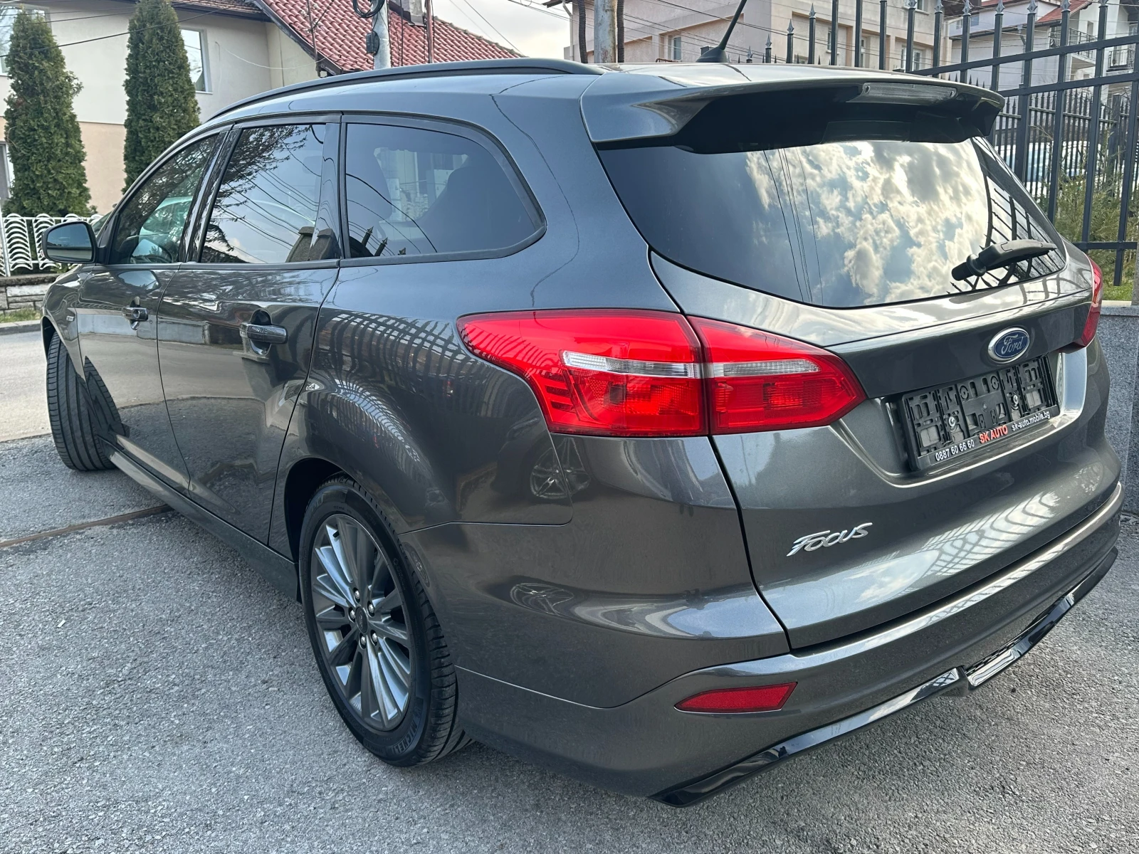 Ford Focus 1.5D-ST-Line-LED-CAMERA-NAVI-PDC-EURO6B-2017g-6sk., снимка 4 - Автомобили и джипове - 53880735