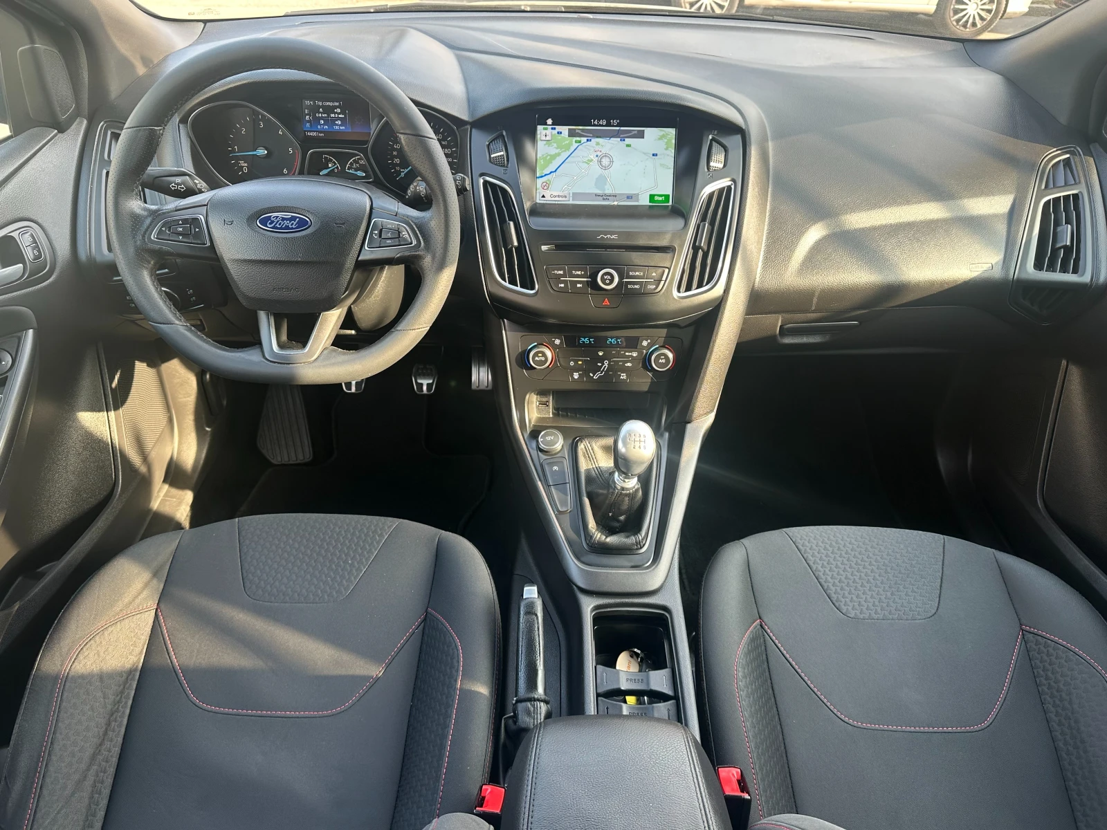 Ford Focus 1.5D-ST-Line-LED-CAMERA-NAVI-PDC-EURO6B-2017g-6sk., снимка 11 - Автомобили и джипове - 53880735