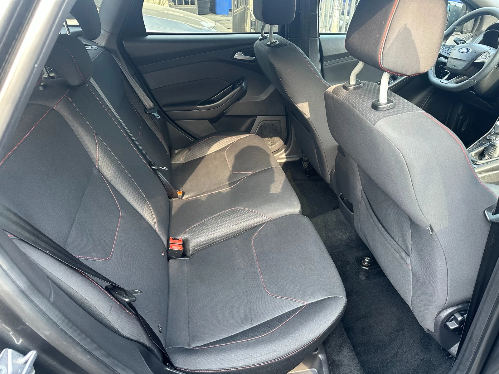 Ford Focus 1.5D-ST-Line-LED-CAMERA-NAVI-PDC-EURO6B-2017g-6sk., снимка 12 - Автомобили и джипове - 53880735