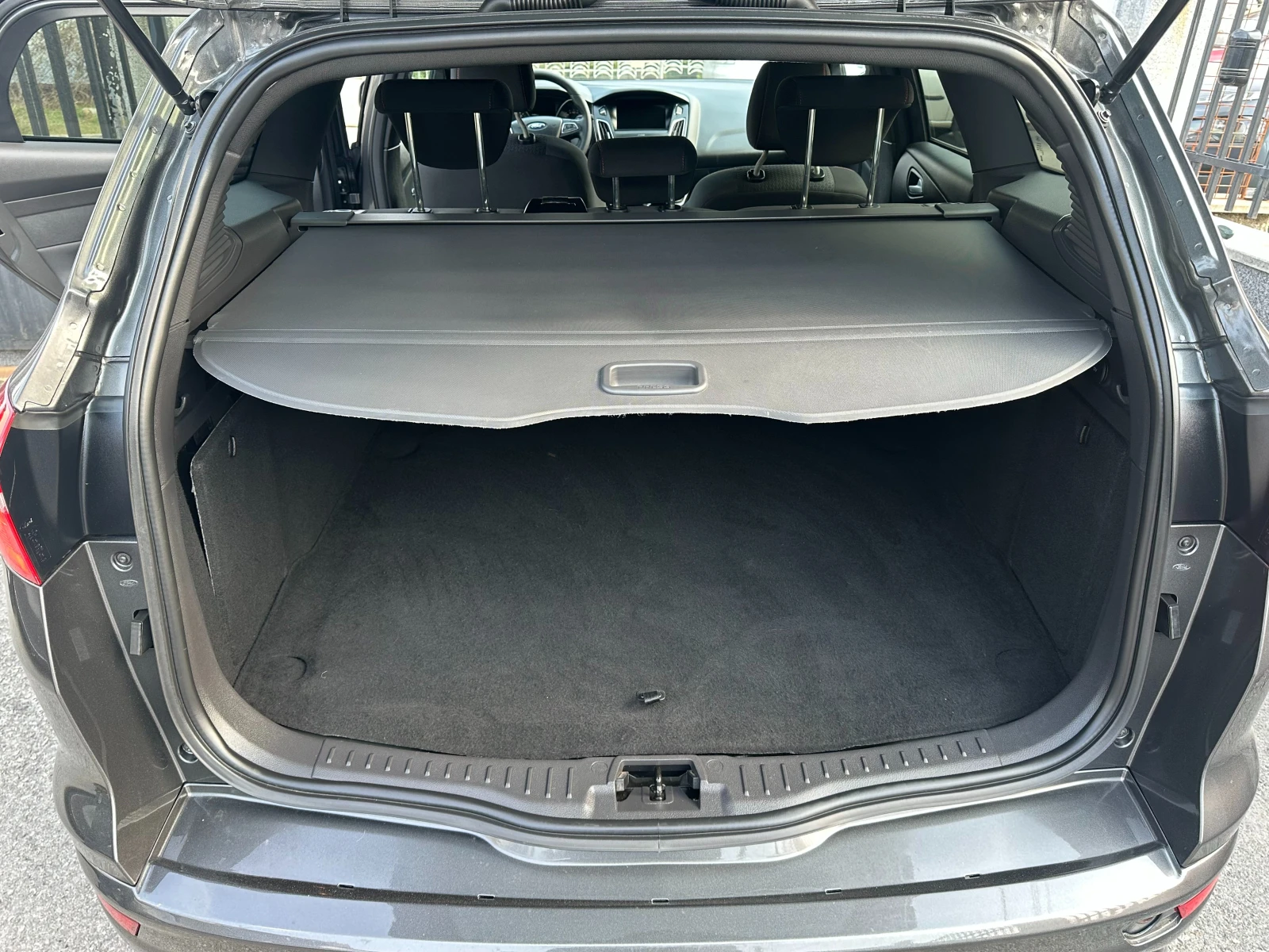 Ford Focus 1.5D-ST-Line-LED-CAMERA-NAVI-PDC-EURO6B-2017g-6sk., снимка 13 - Автомобили и джипове - 53880735