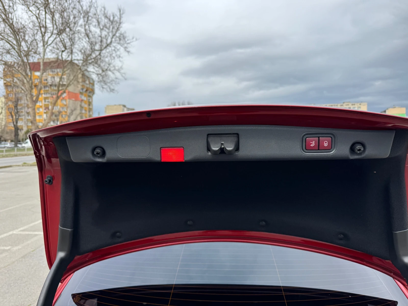 Mercedes-Benz E 300, снимка 10 - Автомобили и джипове - 53953521