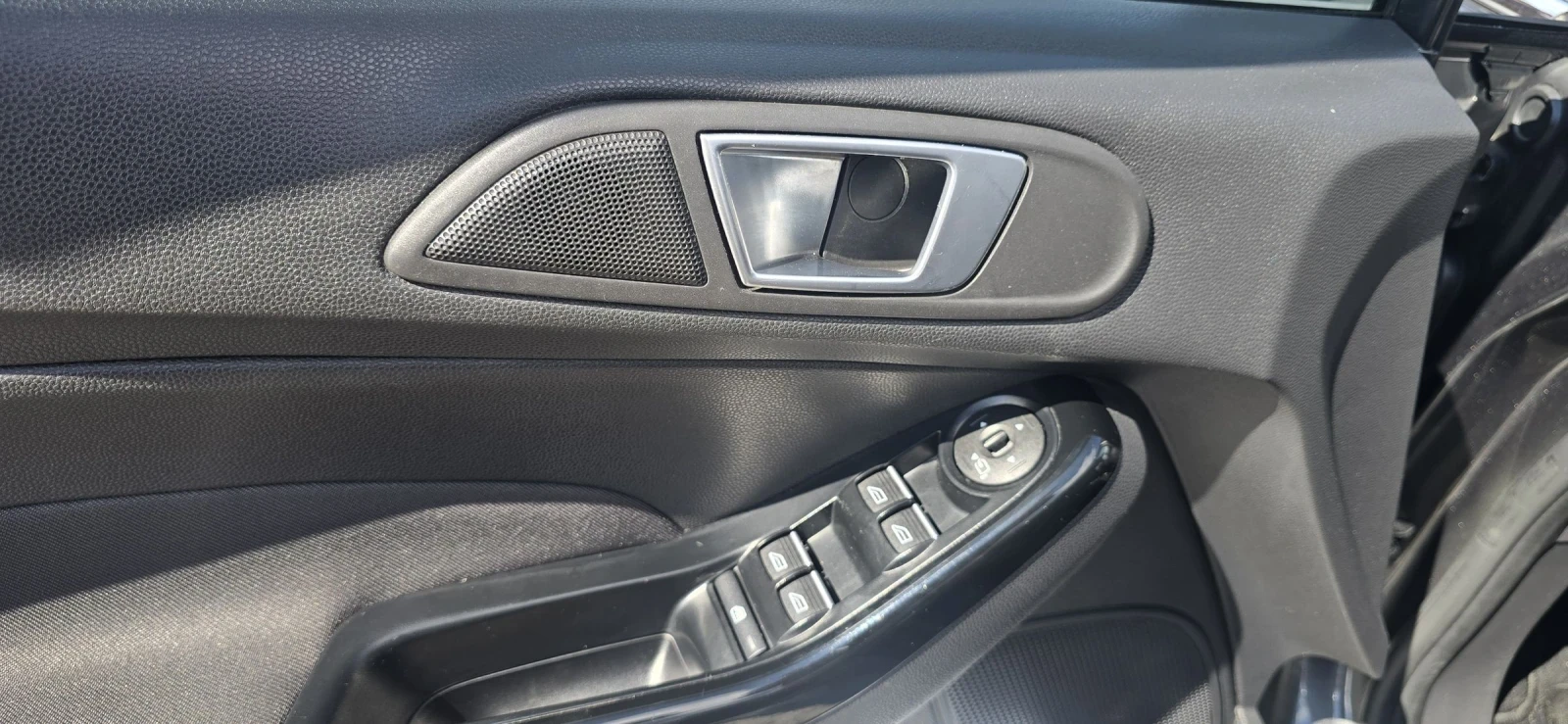 Ford Fiesta 1.5 D TITANIUM, снимка 8 - Автомобили и джипове - 54005540