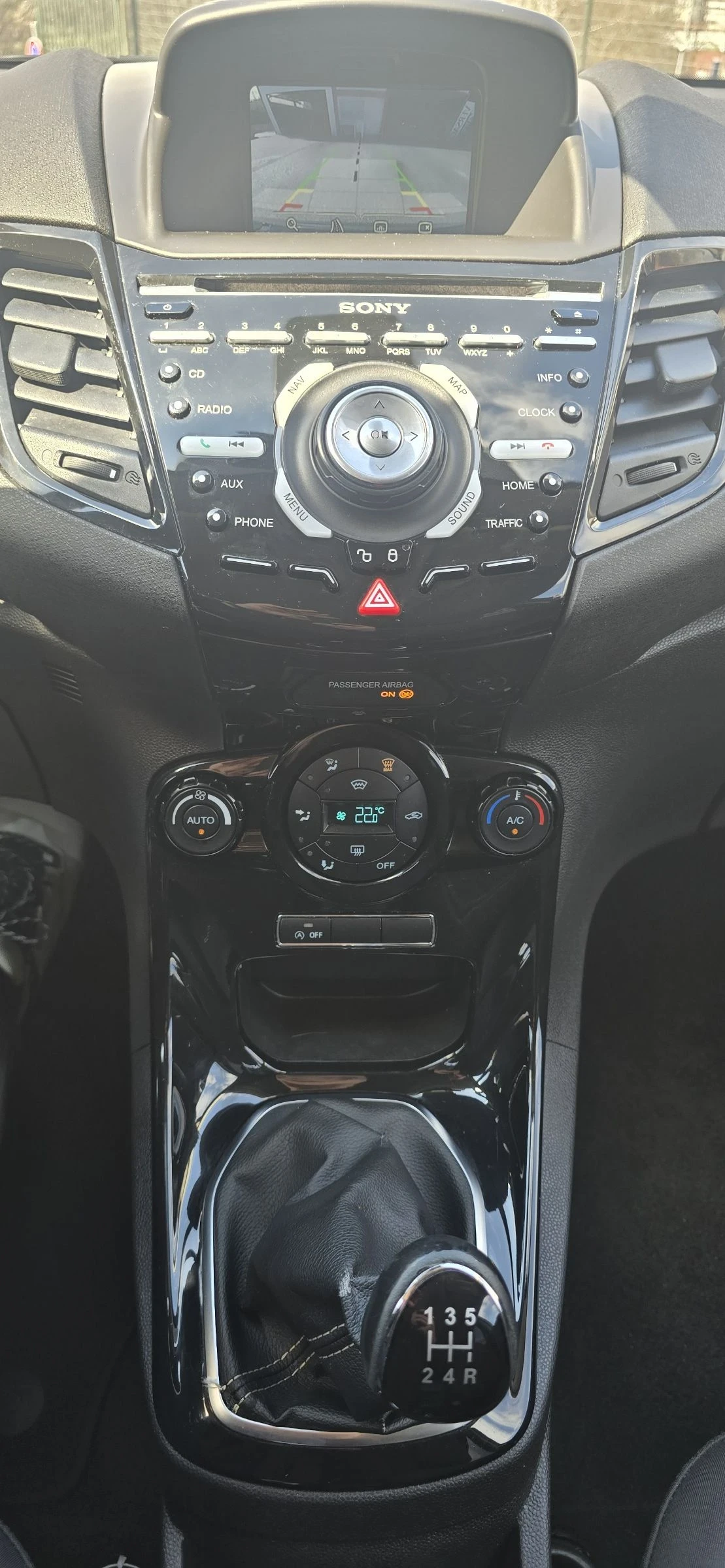 Ford Fiesta 1.5 D TITANIUM, снимка 12 - Автомобили и джипове - 54005540