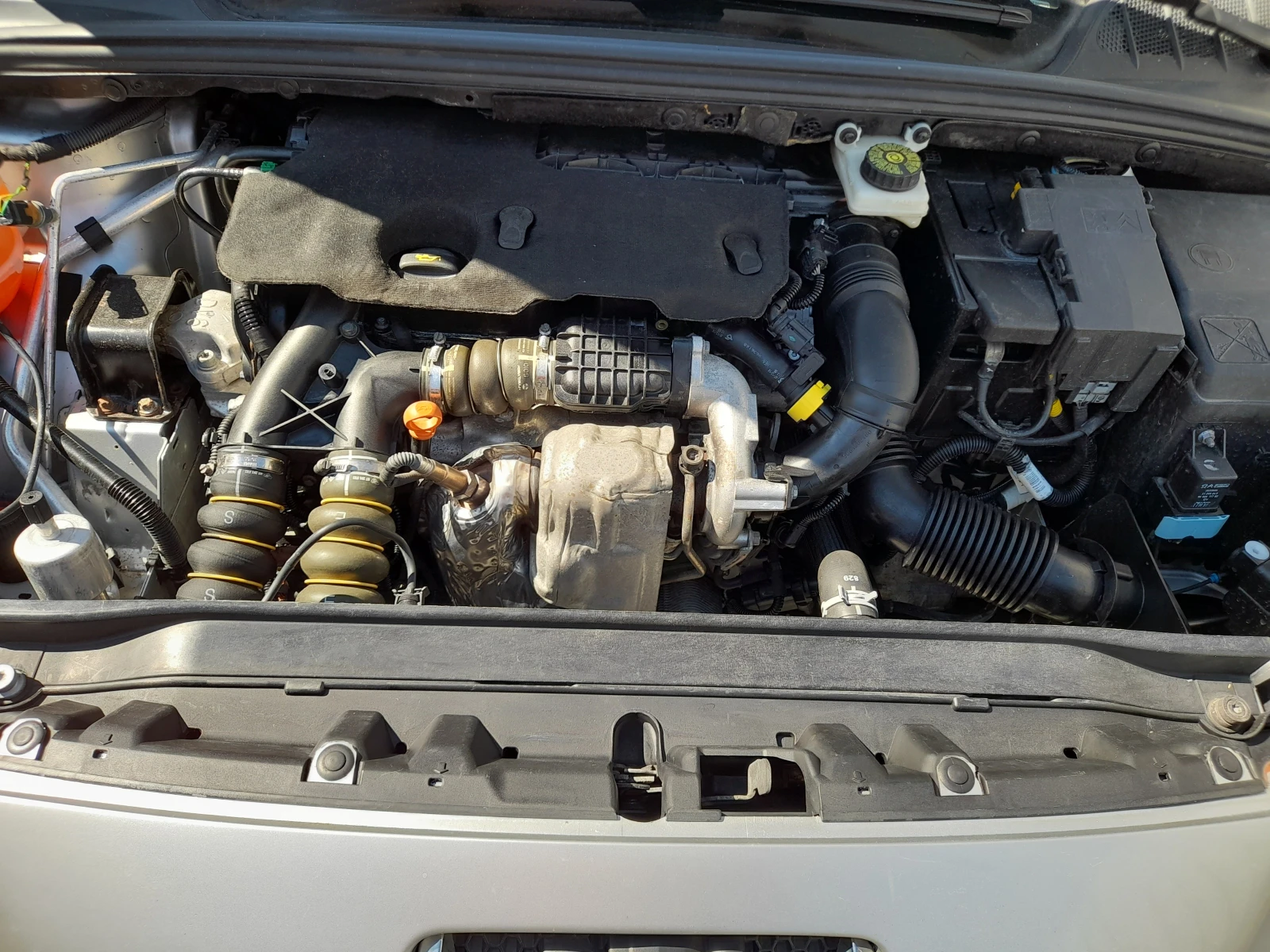 Peugeot 308 1.6hdi 92 к.с., снимка 11 - Автомобили и джипове - 54108214