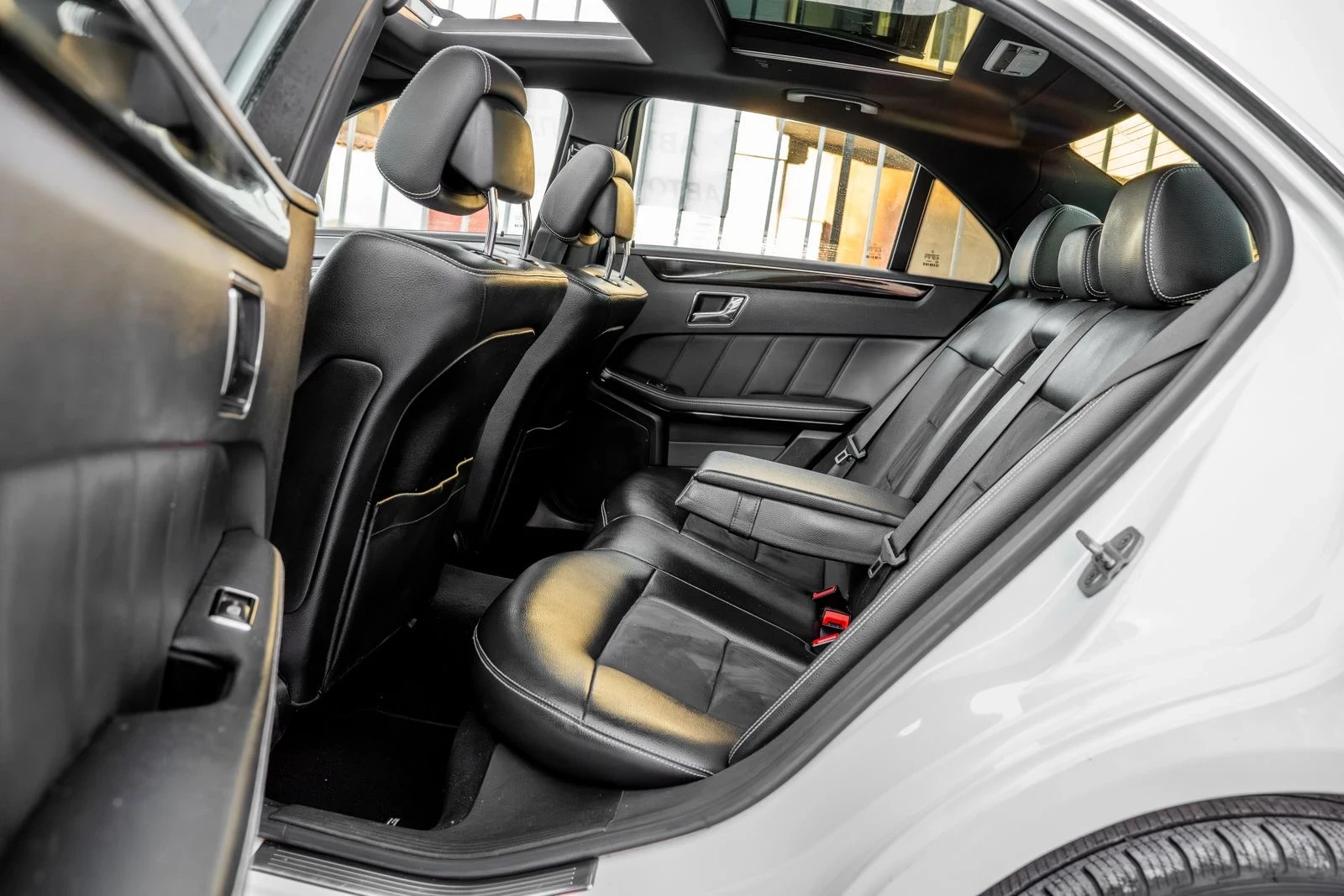 Mercedes-Benz E 350 CDI-AMG LINE-PANORAMA-AVANTGARDE-4M-AMBIENT-TOP, снимка 13 - Автомобили и джипове - 54530007