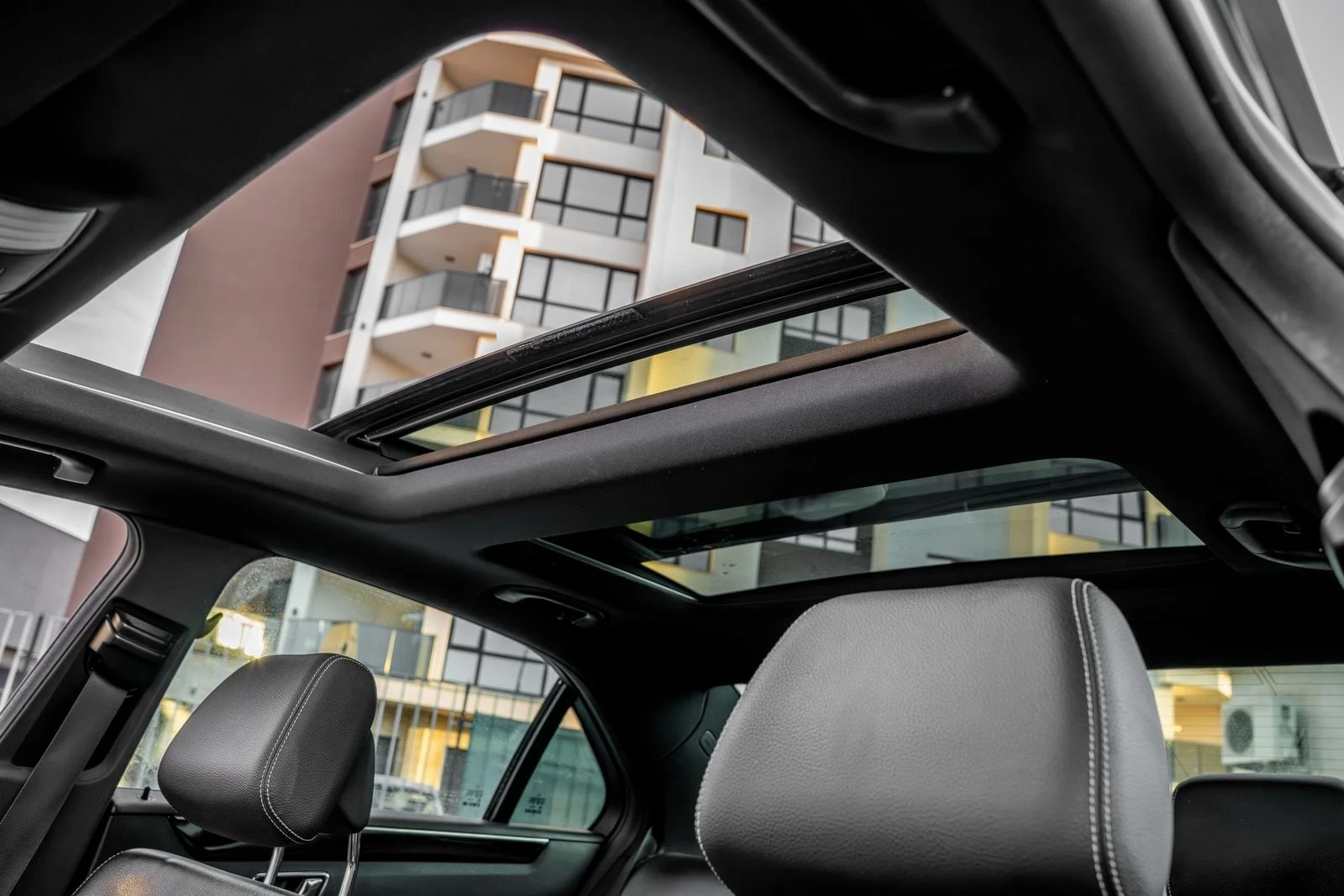 Mercedes-Benz E 350 CDI-AMG LINE-PANORAMA-AVANTGARDE-4M-AMBIENT-TOP, снимка 6 - Автомобили и джипове - 54530007