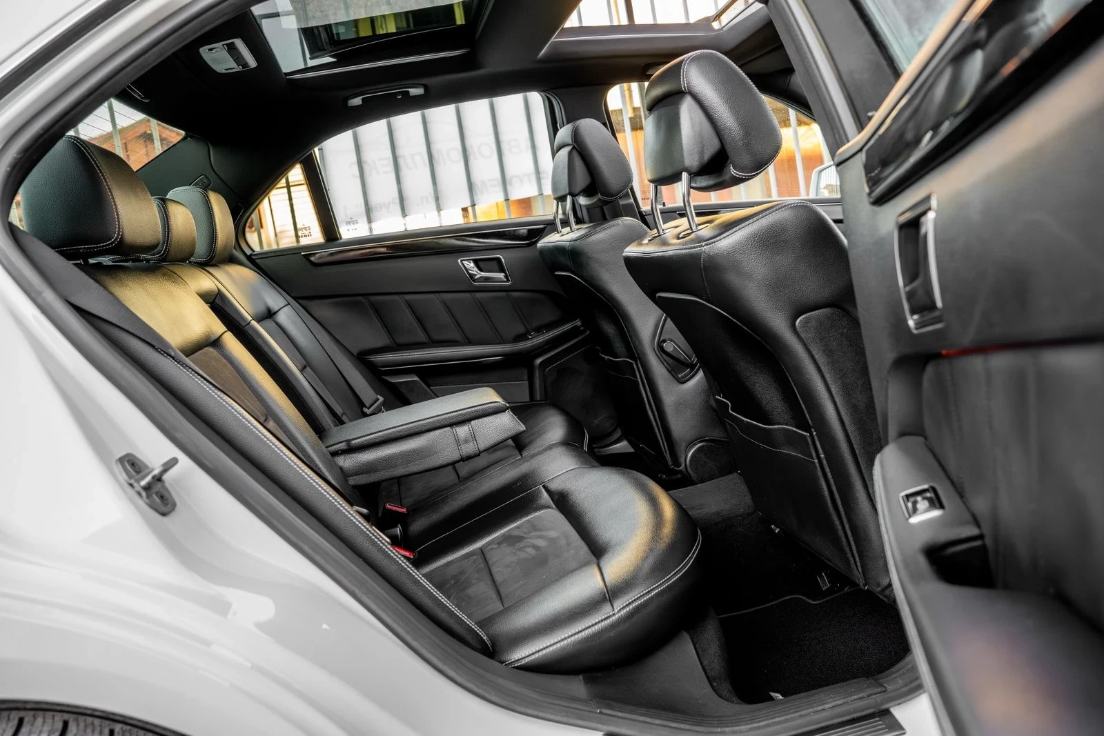 Mercedes-Benz E 350 CDI-AMG LINE-PANORAMA-AVANTGARDE-4M-AMBIENT-TOP, снимка 14 - Автомобили и джипове - 54530007
