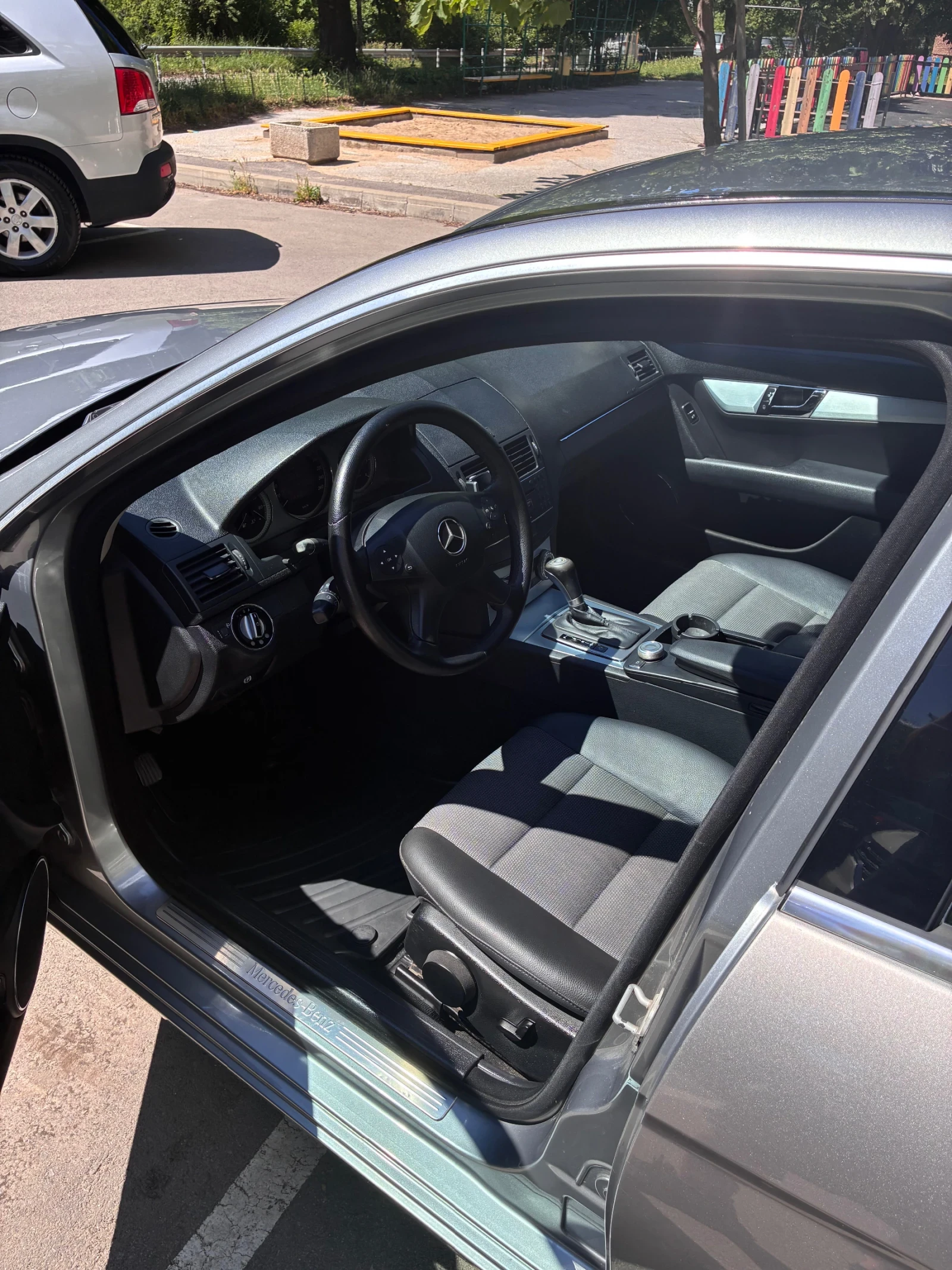 Mercedes-Benz C 220, снимка 8 - Автомобили и джипове - 54948350