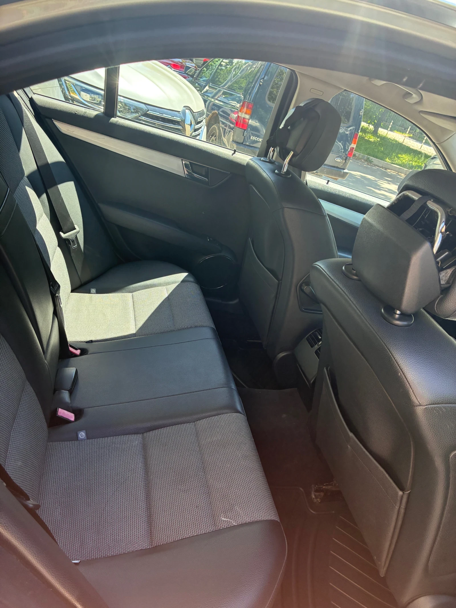 Mercedes-Benz C 220, снимка 7 - Автомобили и джипове - 54948350