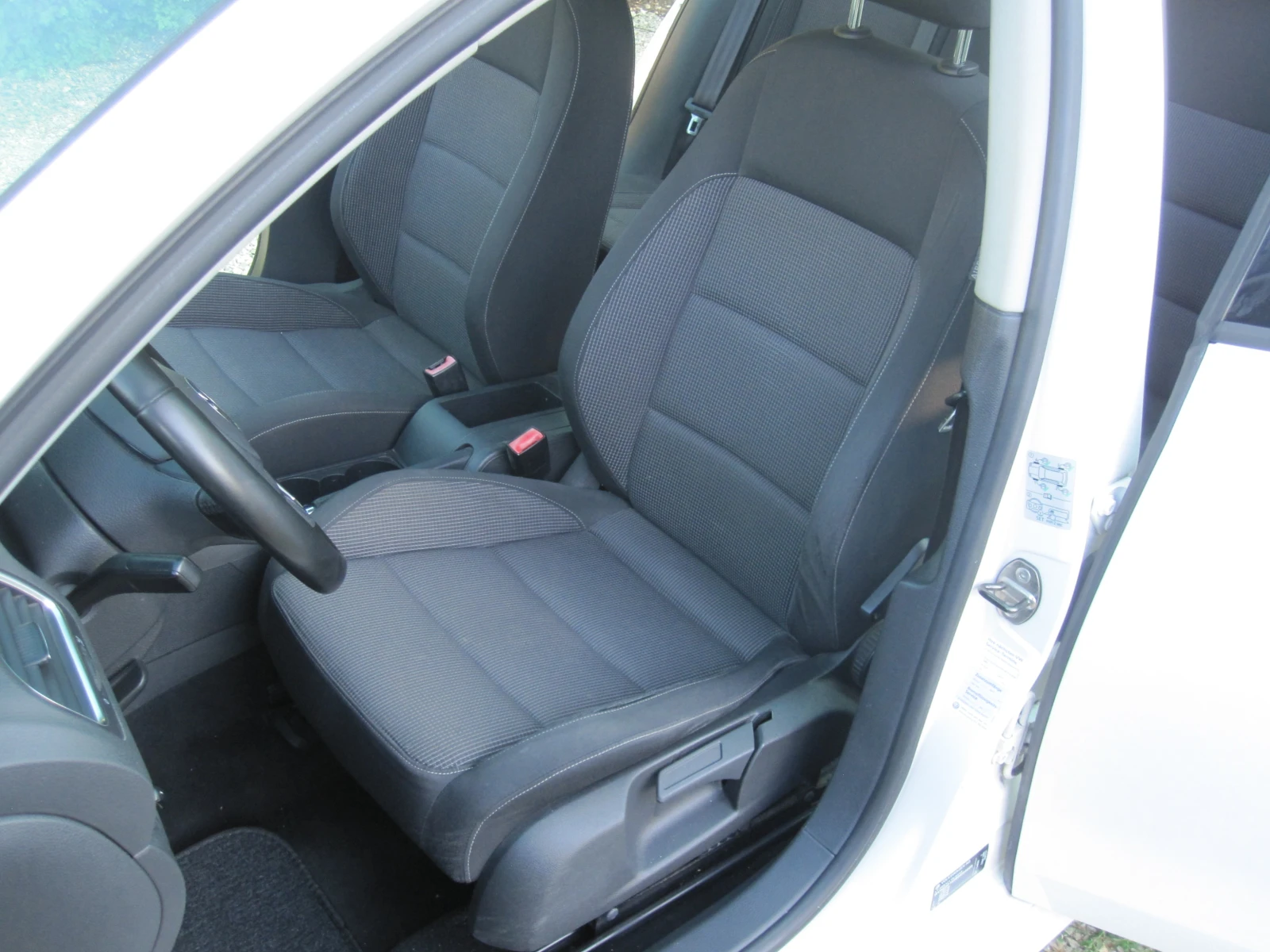 VW Golf Rline 1.4 80, снимка 10 - Автомобили и джипове - 55236999