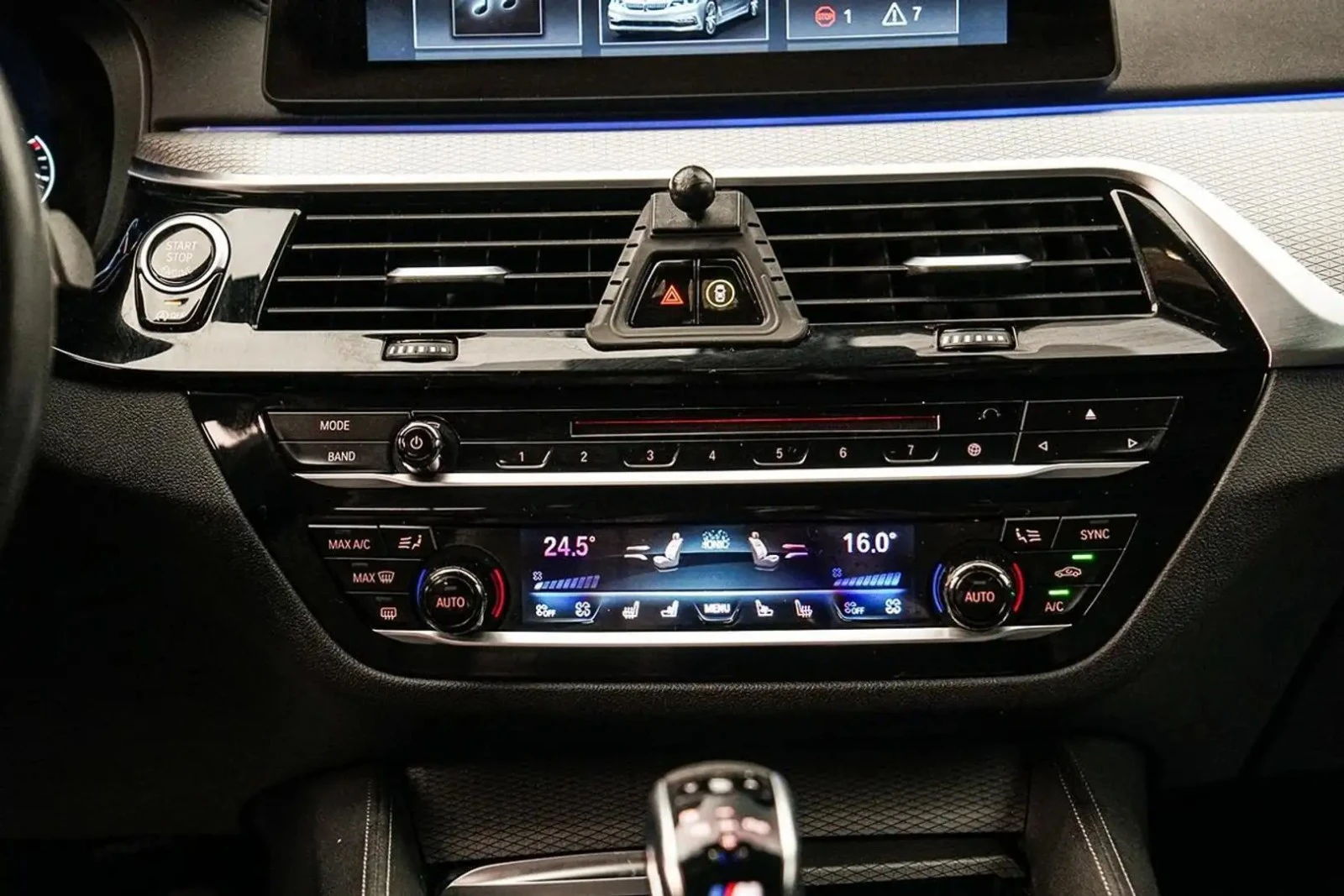 BMW 550 xDrive* M PACK* 360* HUD* BOWERS* DISTRO* CARBON, снимка 7 - Автомобили и джипове - 55458291