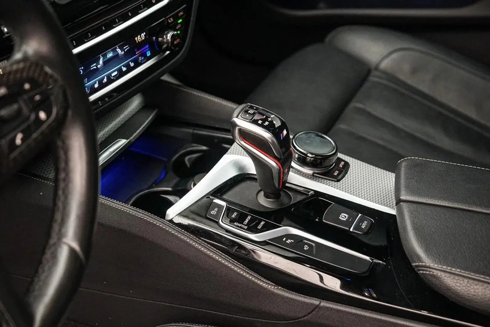 BMW 550 xDrive* M PACK* 360* HUD* BOWERS* DISTRO* CARBON, снимка 6 - Автомобили и джипове - 55458291