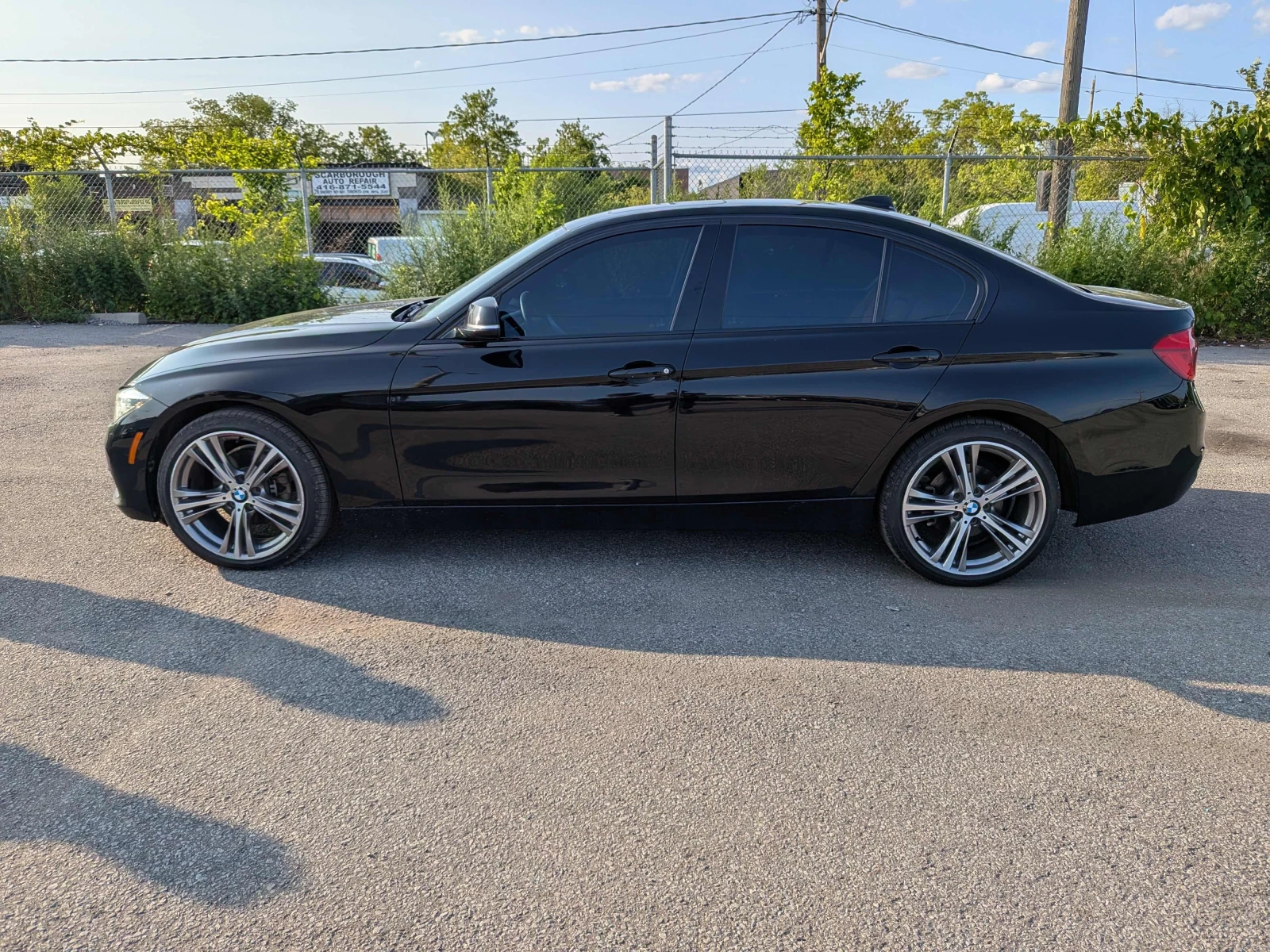 BMW 330 i xDrive | CARFAX | АВТОФИНАНСИРАНЕ, снимка 3 - Автомобили и джипове - 56040114