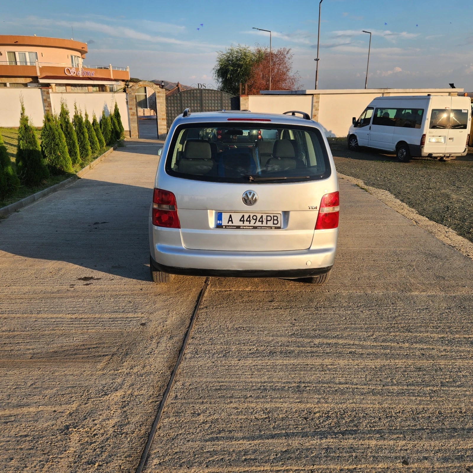 VW Touran, снимка 3 - Автомобили и джипове - 56167211