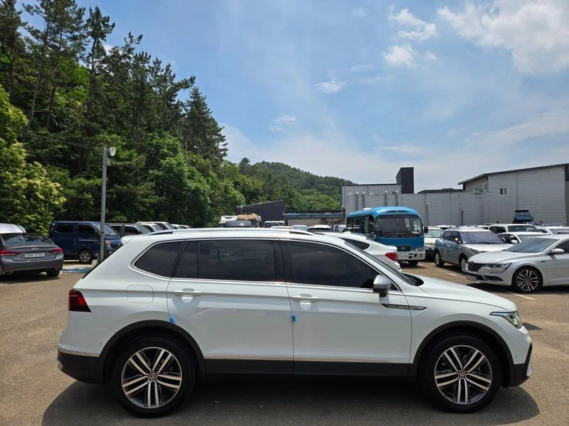 VW Tiguan 2.0 TSI R-Line| 220к.с.| ВКЛ.ТЕХНОТЕСТ, снимка 3 - Автомобили и джипове - 55650375