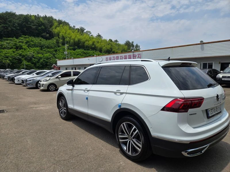 VW Tiguan 2.0 TSI R-Line| 220к.с.| ВКЛ.ТЕХНОТЕСТ, снимка 6 - Автомобили и джипове - 55650375