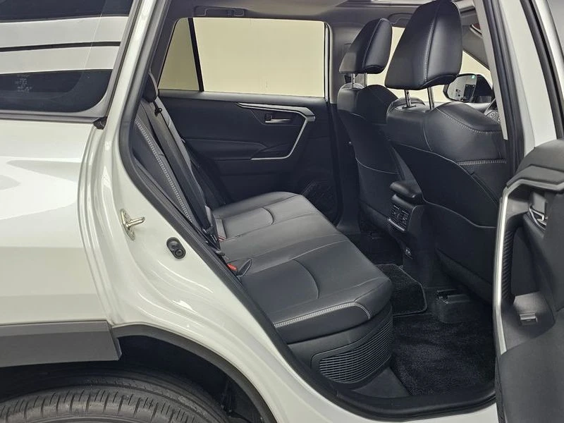 Toyota Rav4 2, 5 Хибрид топ оборудована, снимка 11 - Автомобили и джипове - 55750316