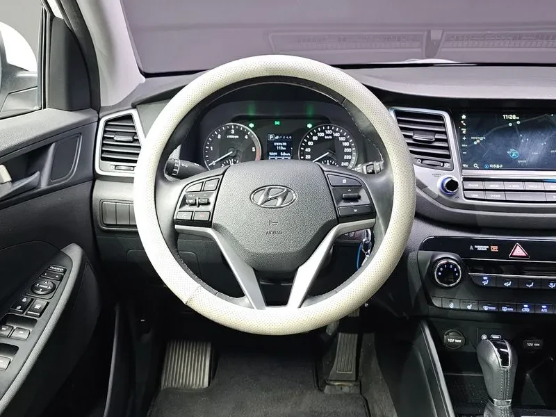 Hyundai Tucson 1.7 2WD STYLE, снимка 12 - Автомобили и джипове - 55796594