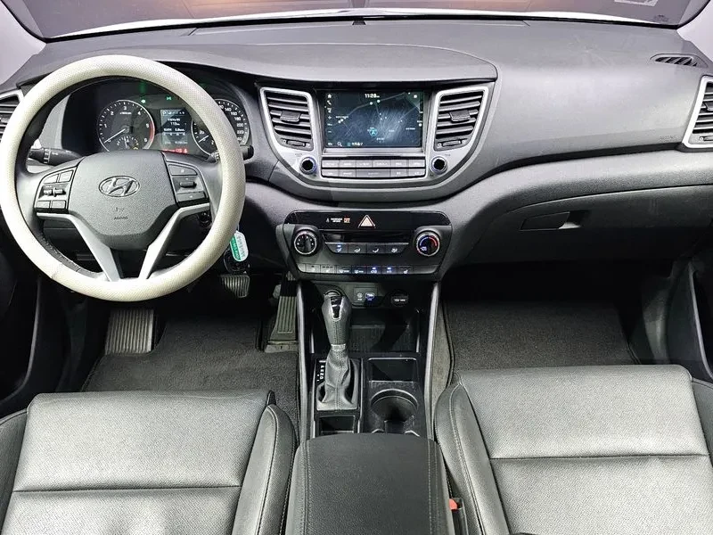 Hyundai Tucson 1.7 2WD STYLE, снимка 7 - Автомобили и джипове - 55796594
