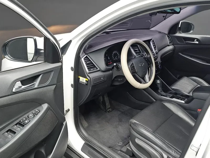 Hyundai Tucson 1.7 2WD STYLE, снимка 11 - Автомобили и джипове - 55796594