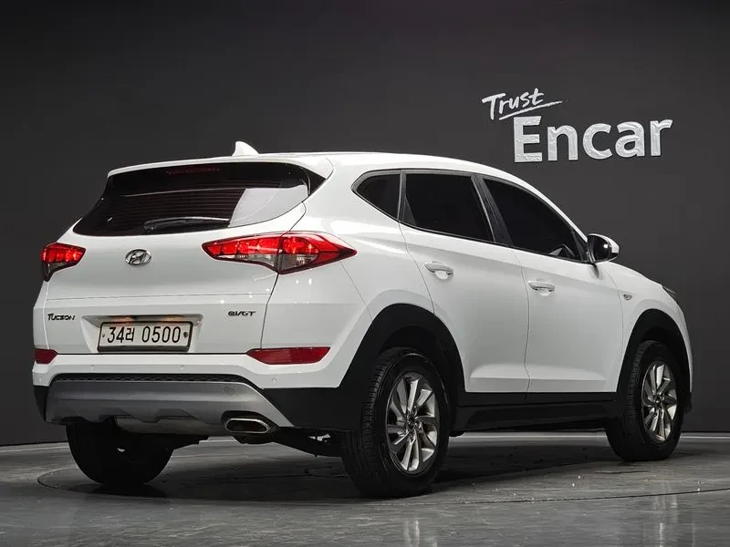 Hyundai Tucson 1.7 2WD STYLE, снимка 2 - Автомобили и джипове - 55796594