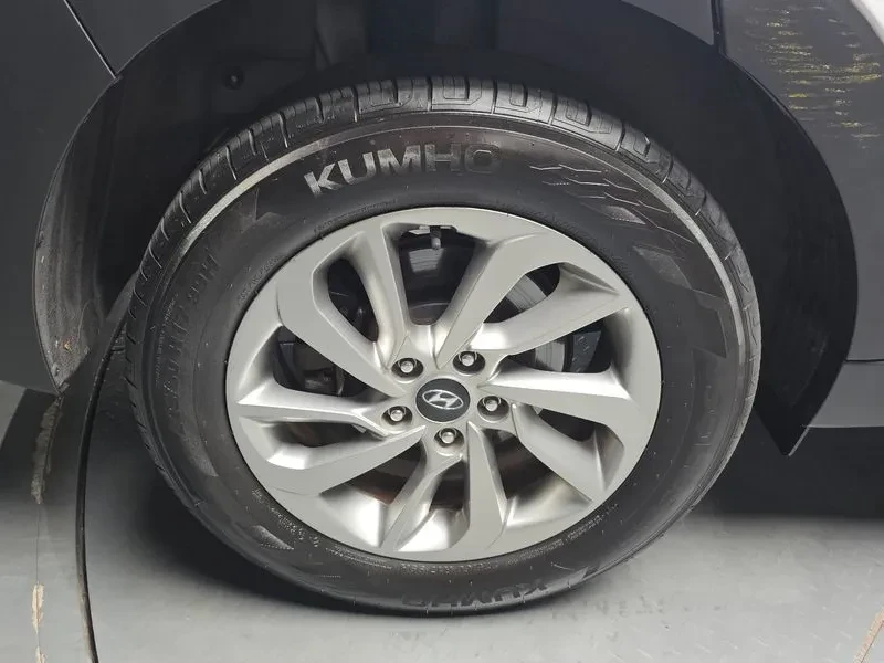 Hyundai Tucson 1.7 2WD STYLE, снимка 5 - Автомобили и джипове - 55796594