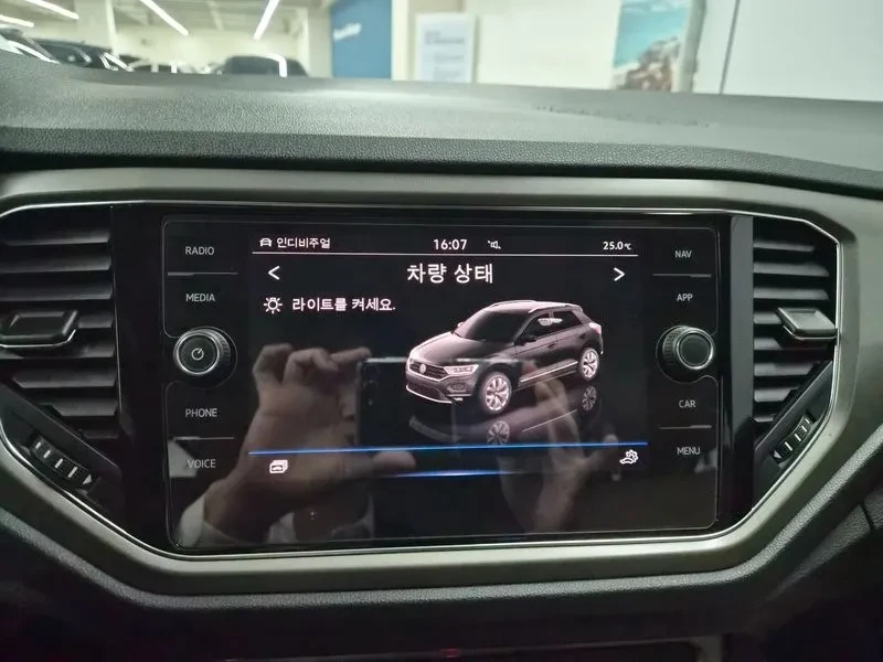 VW T-Roc 2.0 Tdi Style, снимка 13 - Автомобили и джипове - 55935915