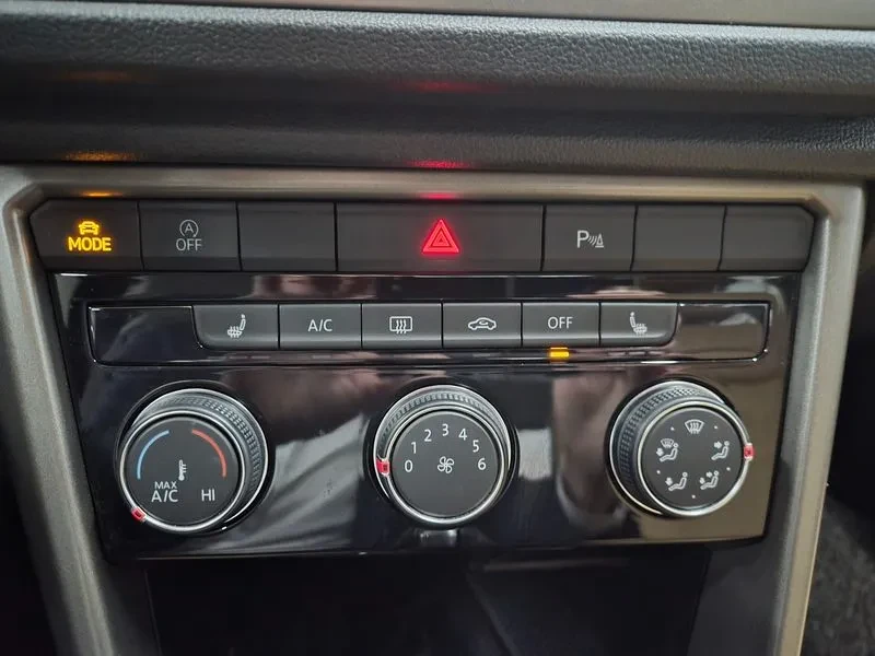 VW T-Roc 2.0 Tdi Style, снимка 14 - Автомобили и джипове - 55935915