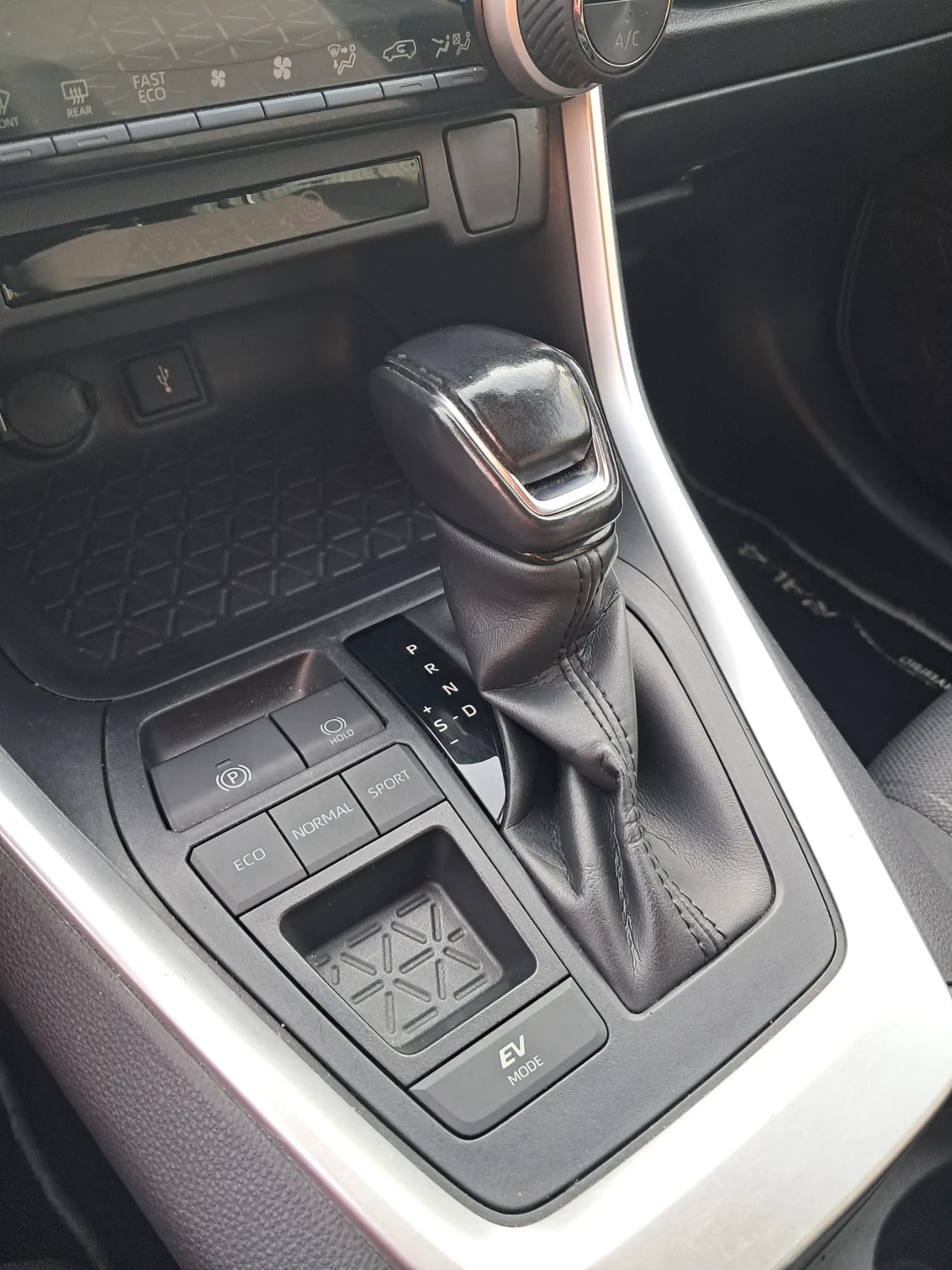 Toyota Rav4 Hybrid , снимка 10 - Автомобили и джипове - 54174879