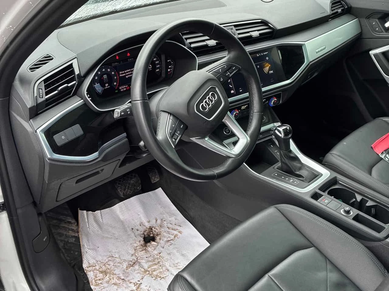 Audi Q3 * Komfort * PANO* KEYLESS* ПОДГРЕВ* , снимка 5 - Автомобили и джипове - 54461421
