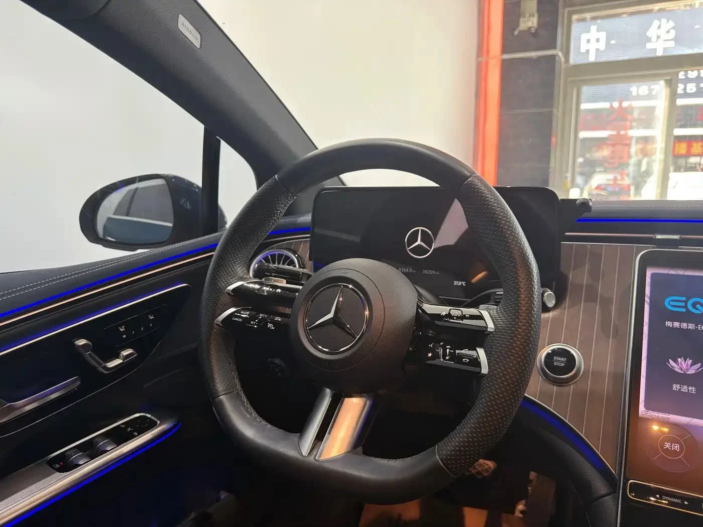 Mercedes-Benz EQE, снимка 9 - Автомобили и джипове - 56705915