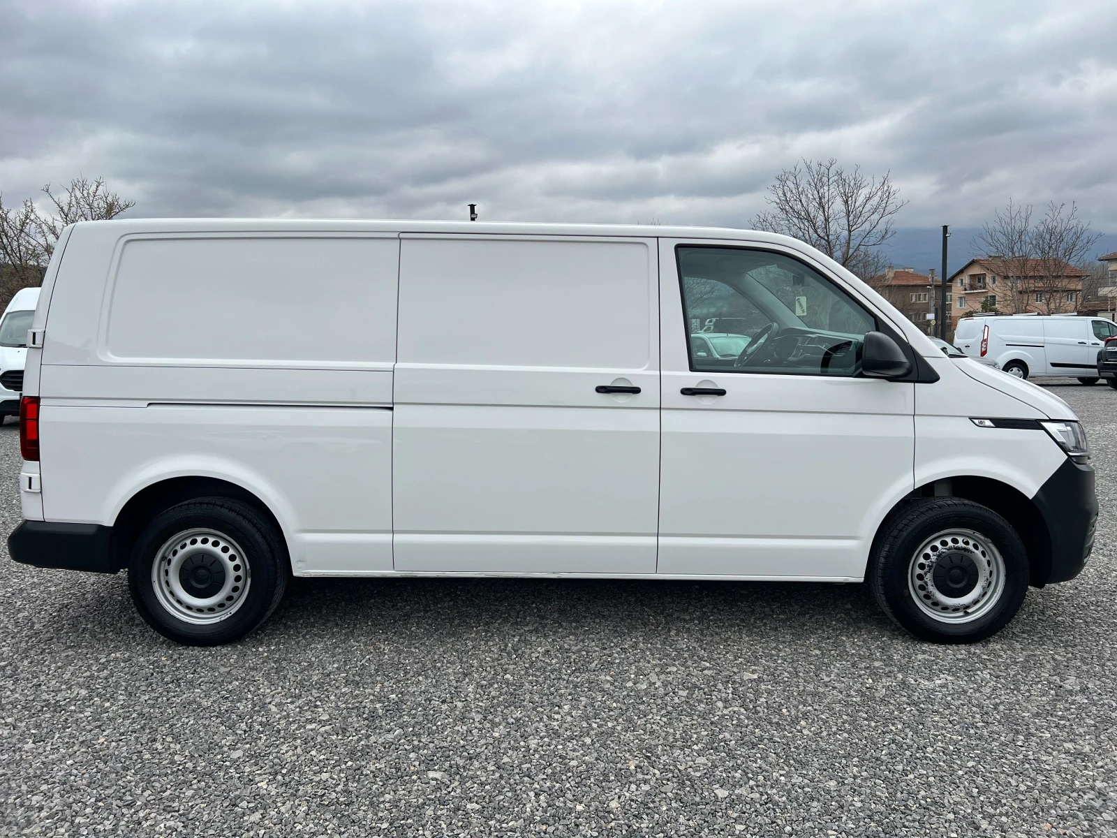 VW T6 2.0TDI ДЪЛГА БАЗА/ДВЕ СТРАНИЧНИ ВРАТИ/196569км./, снимка 6 - Бусове и автобуси - 53956760