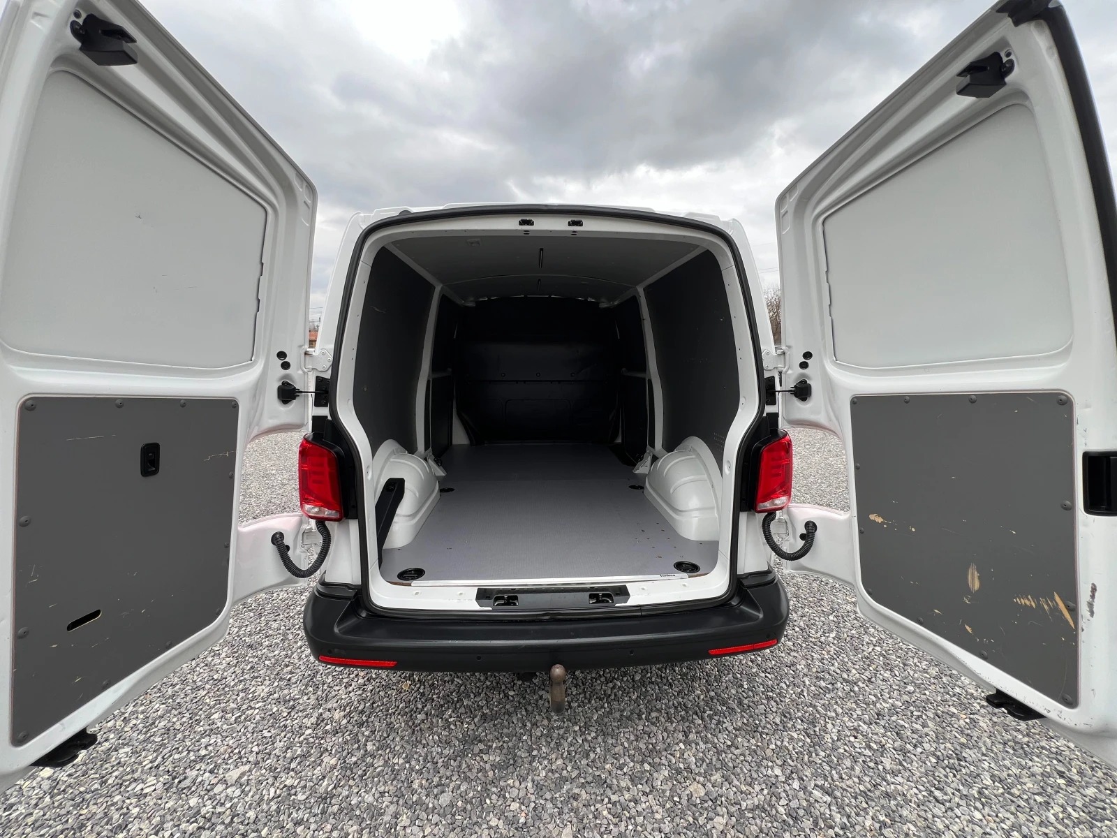 VW T6 2.0TDI ДЪЛГА БАЗА/ДВЕ СТРАНИЧНИ ВРАТИ/196569км./, снимка 10 - Бусове и автобуси - 53956760