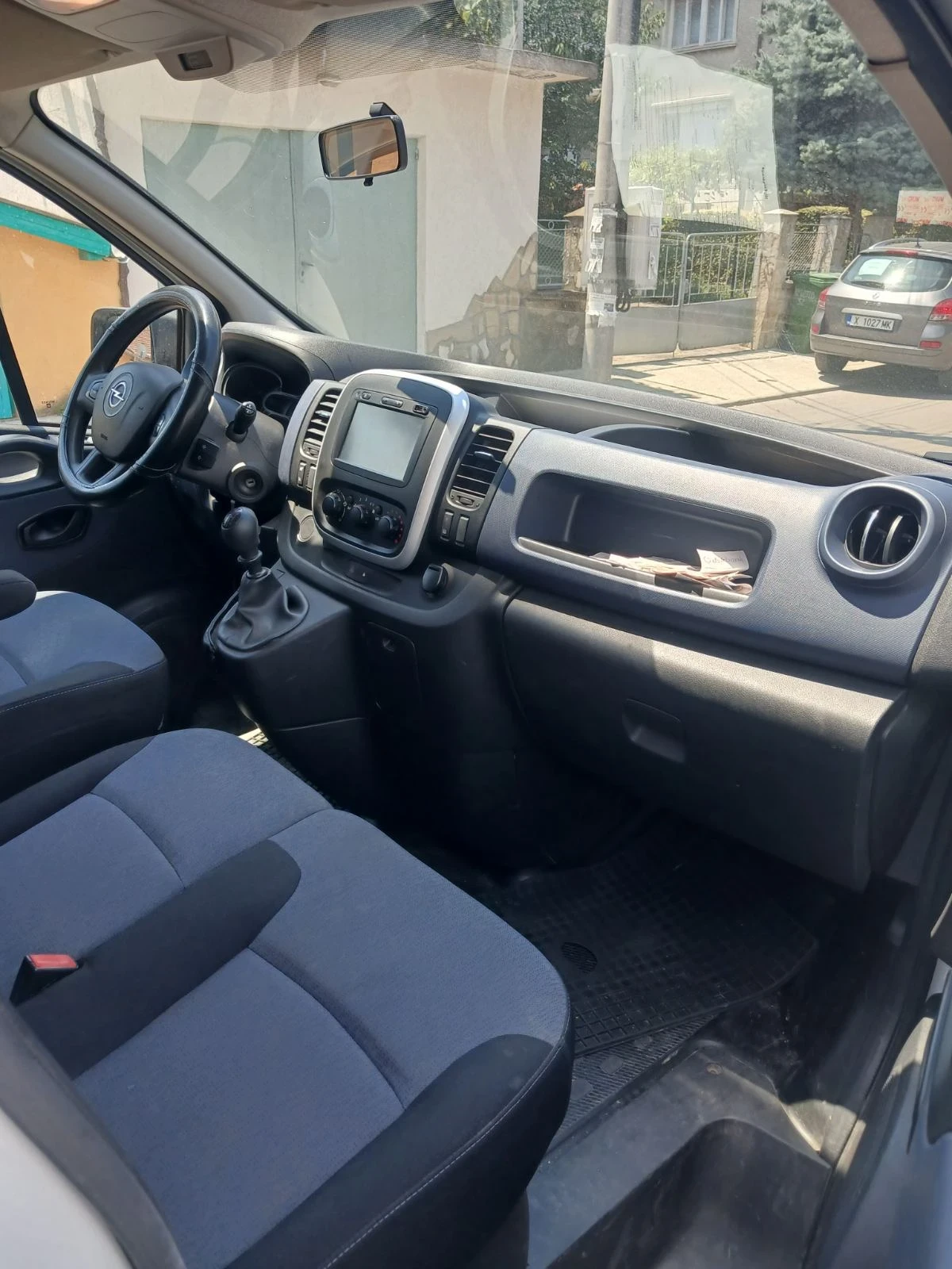 Opel Vivaro, снимка 9 - Бусове и автобуси - 55331755