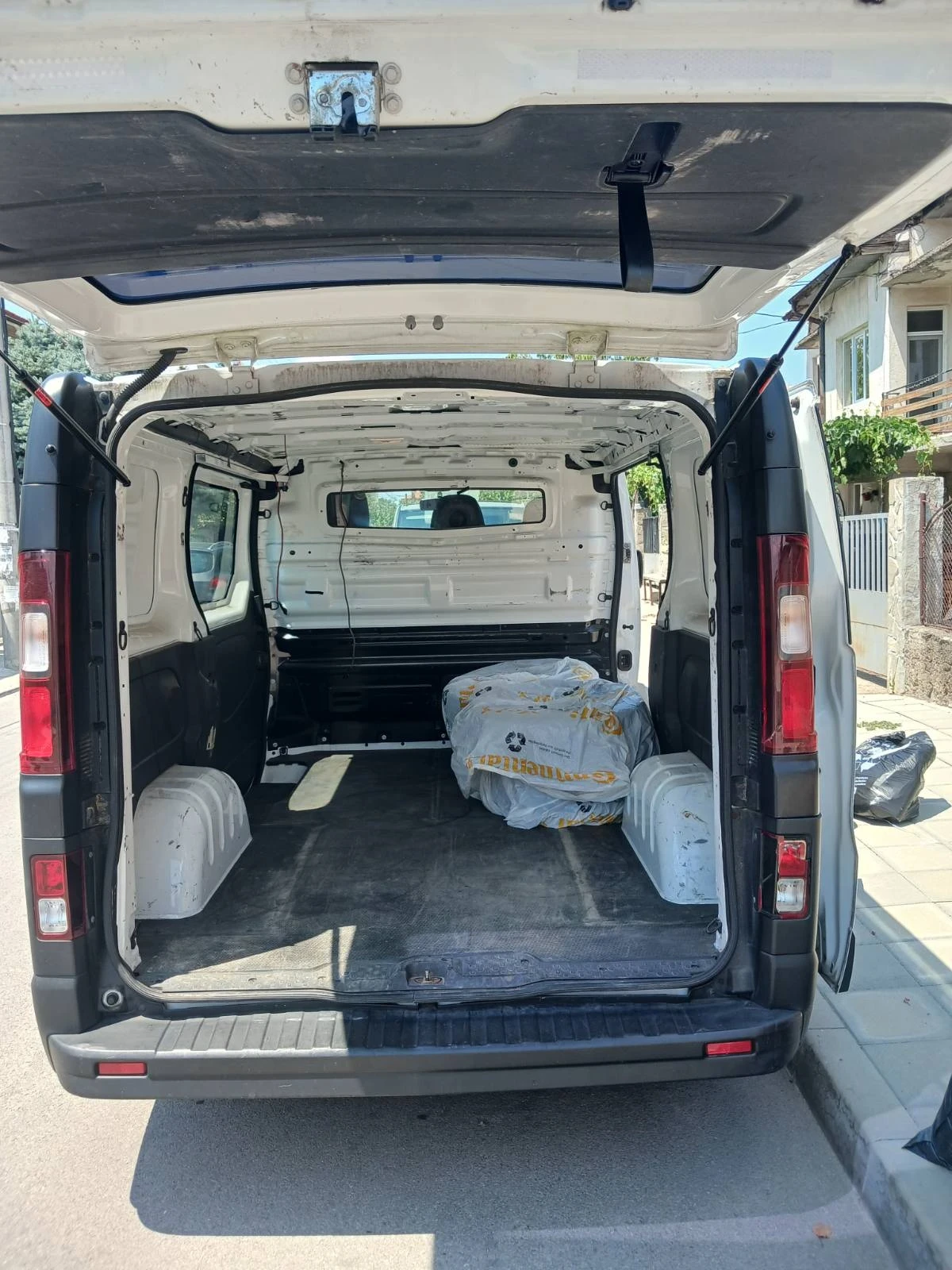 Opel Vivaro, снимка 8 - Бусове и автобуси - 55331755