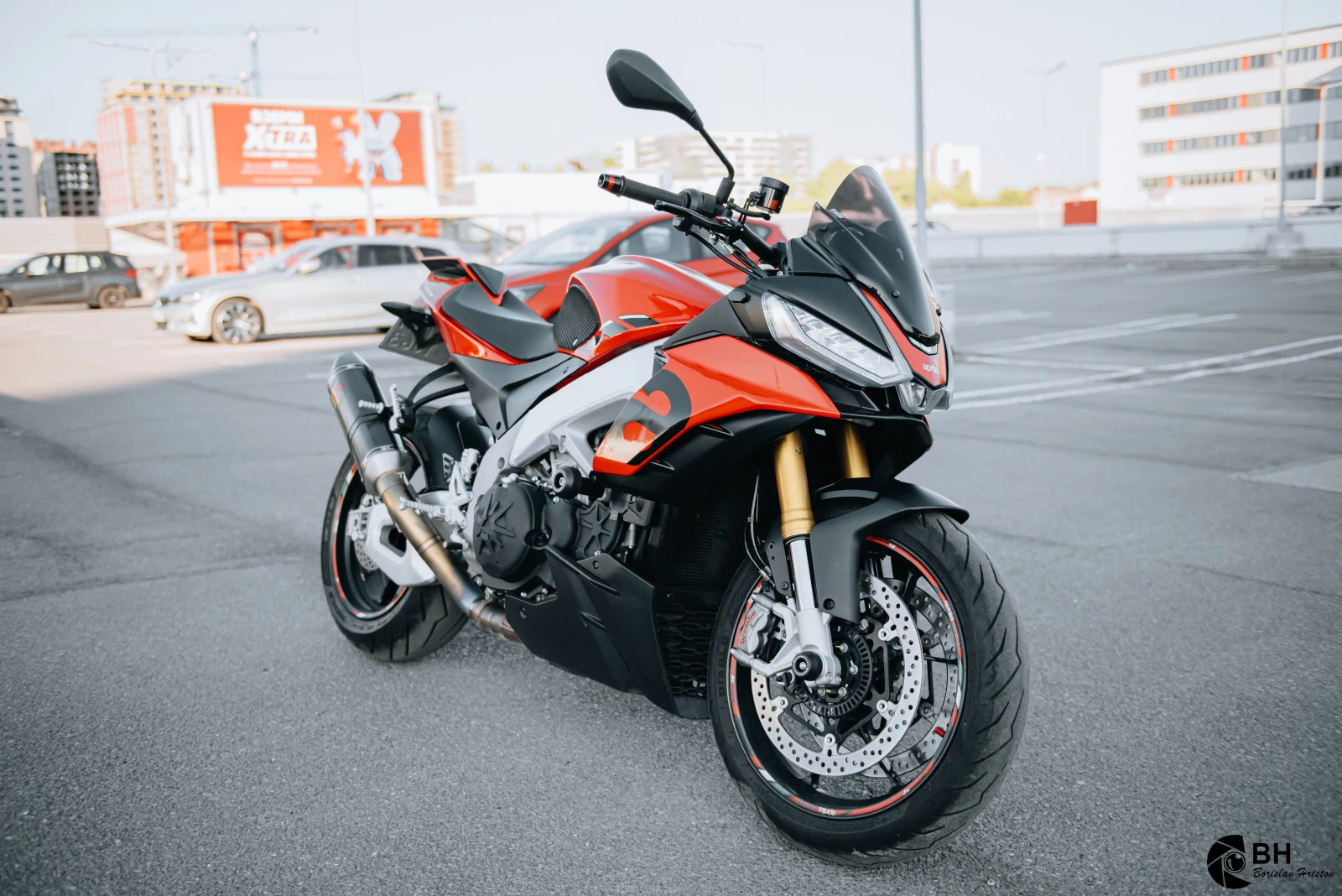 Aprilia Tuono V4