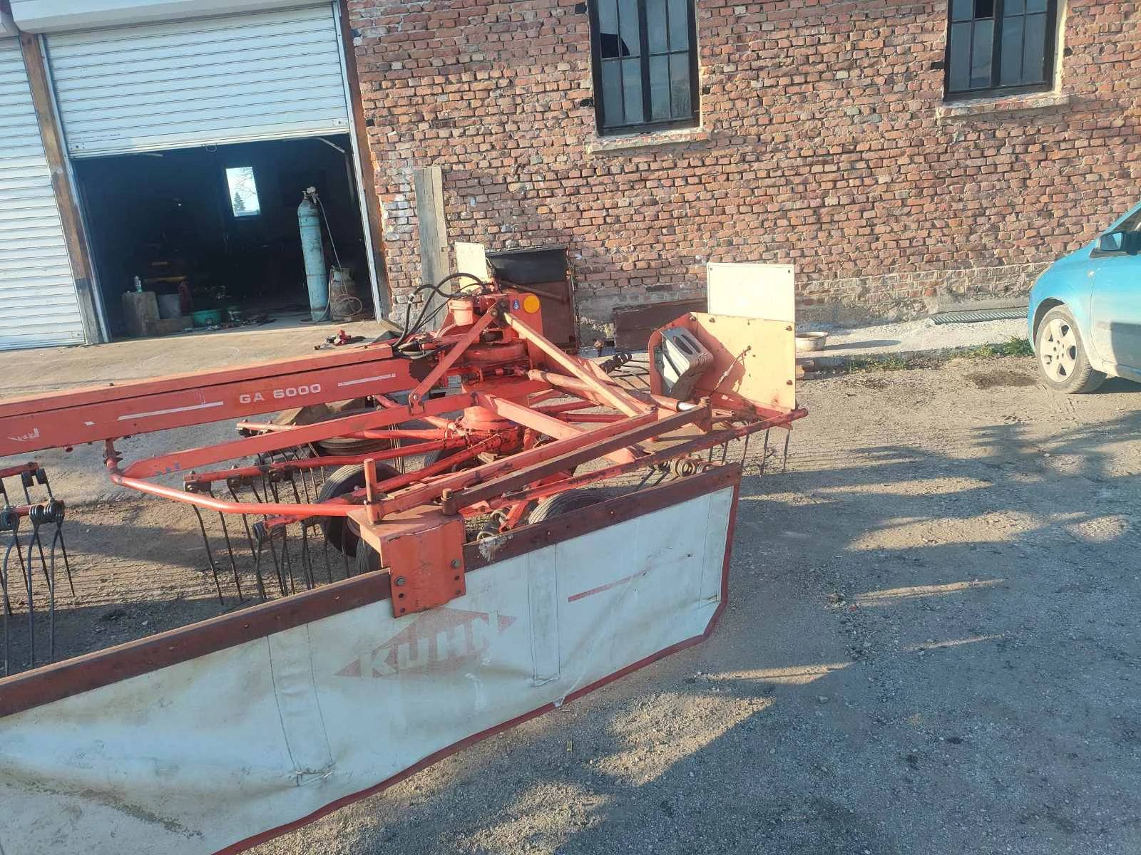 Сенообръщачка KUHN 6 метра !!!, снимка 3 - Селскостопанска техника - 54429590