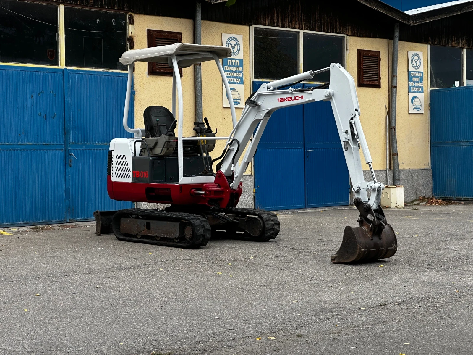 Багер Takeuchi TB016, снимка 2 - Индустриална техника - 56086128