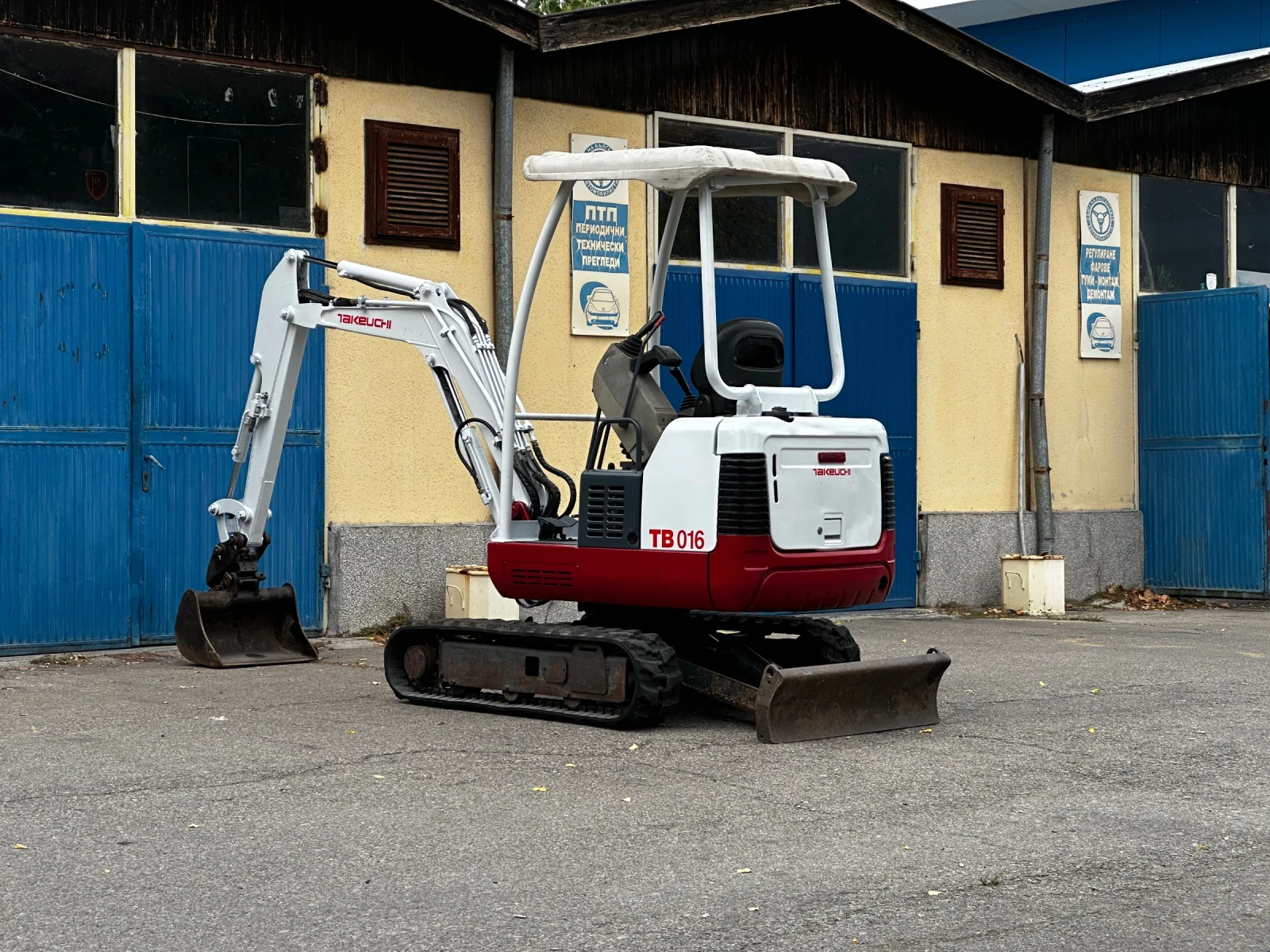 Багер Takeuchi TB016, снимка 4 - Индустриална техника - 56086128