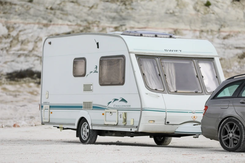 Каравана Swift 480SE, снимка 2 - Каравани и кемпери - 52029267