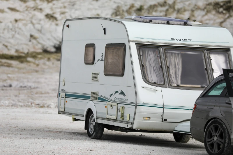 Каравана Swift 480SE, снимка 3 - Каравани и кемпери - 52029267