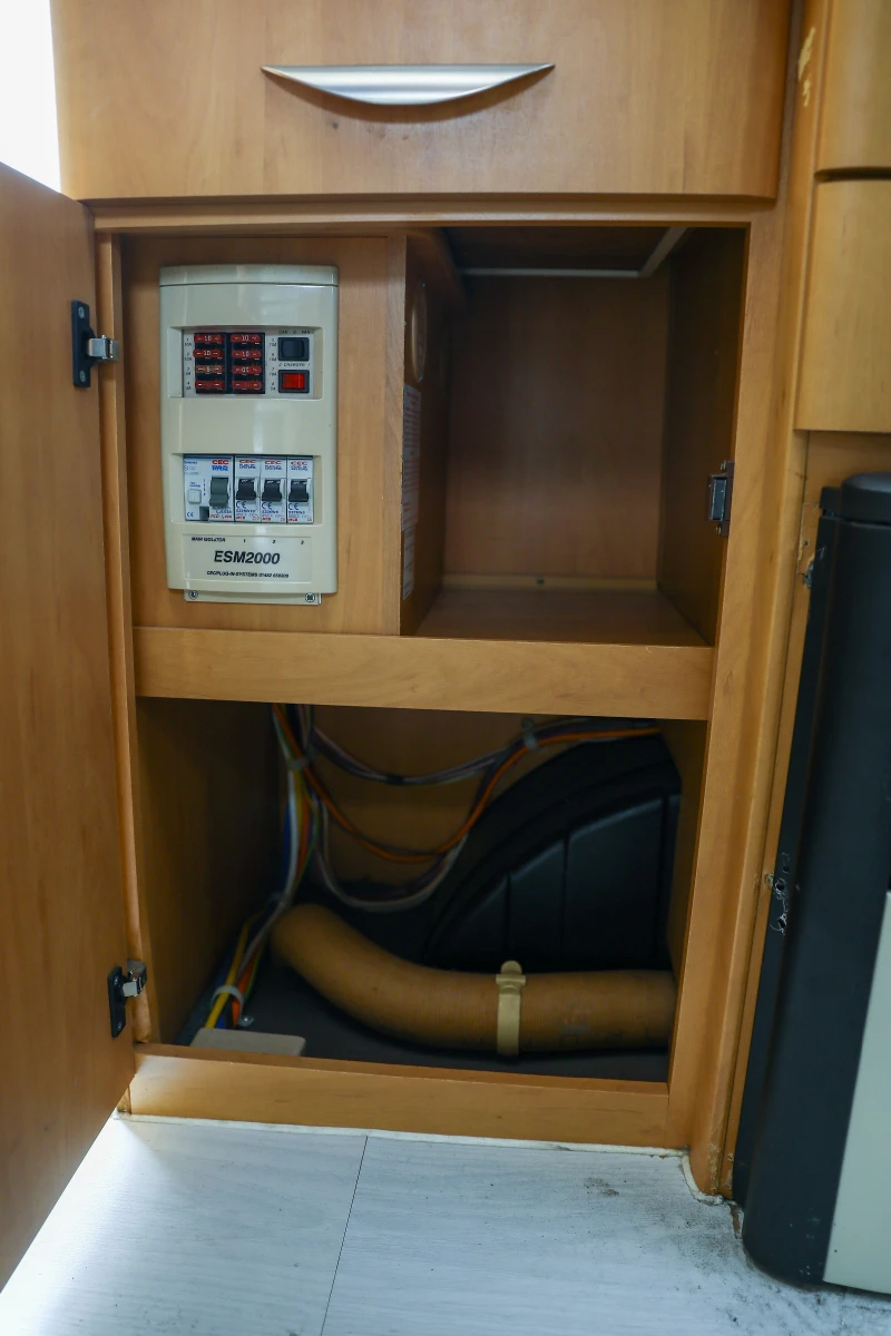 Каравана Swift 480SE, снимка 10 - Каравани и кемпери - 52029267