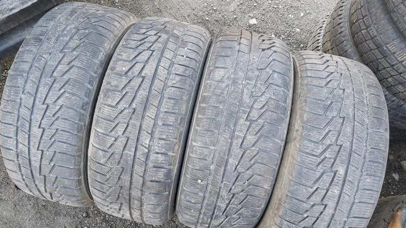 Гуми Зимни 215/50R17, снимка 2 - Гуми и джанти - 27505299