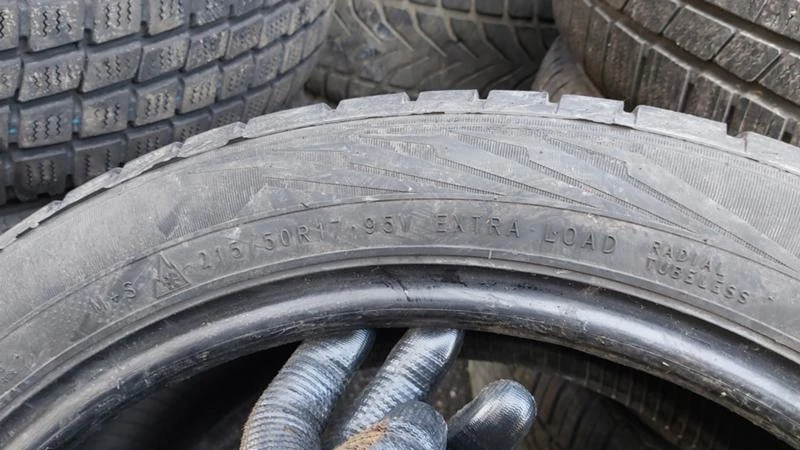 Гуми Зимни 215/50R17, снимка 6 - Гуми и джанти - 27505299