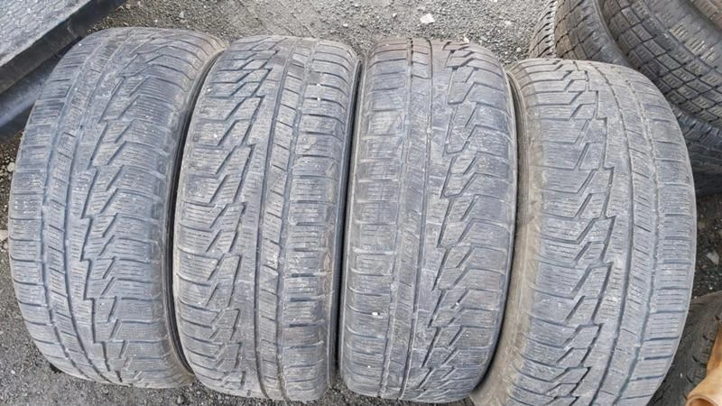 Гуми Зимни 215/50R17, снимка 1 - Гуми и джанти - 27505299