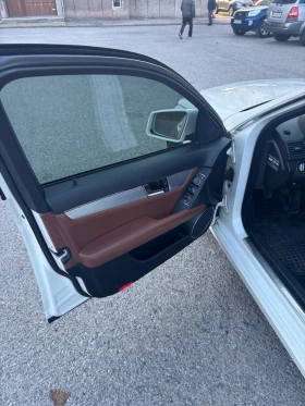 Mercedes-Benz C 220, снимка 12