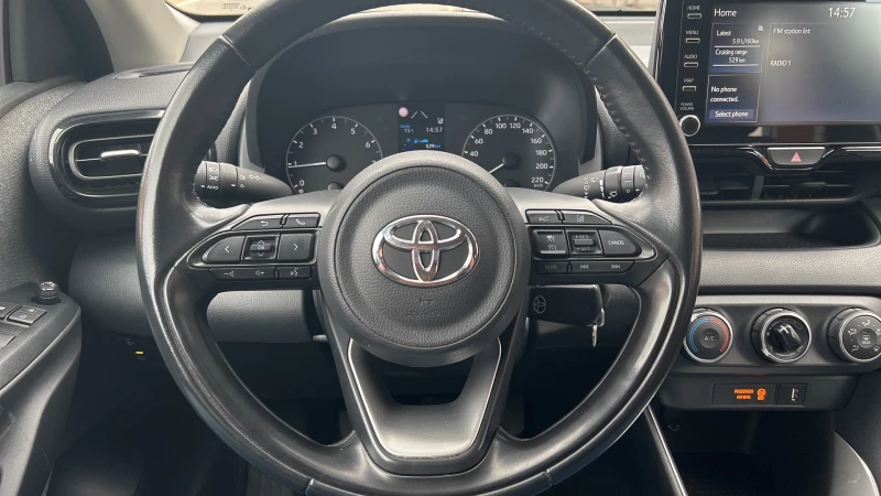 Toyota Yaris 1.5i, снимка 14 - Автомобили и джипове - 47789974