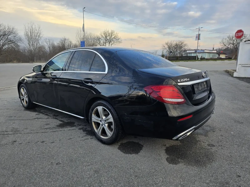 Mercedes-Benz E 220, снимка 2 - Автомобили и джипове - 48443404