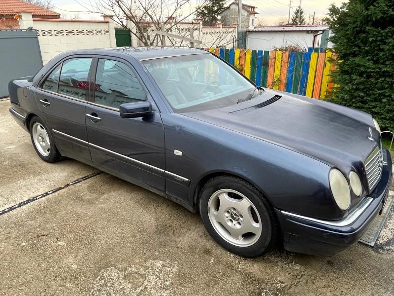 Mercedes-Benz E 250 TD Avantgarde, снимка 3 - Автомобили и джипове - 48539876