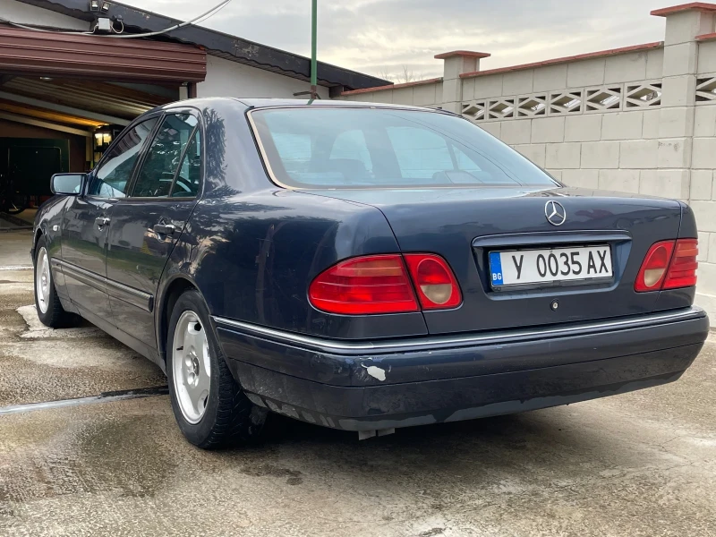 Mercedes-Benz E 250 TD Avantgarde, снимка 6 - Автомобили и джипове - 48539876